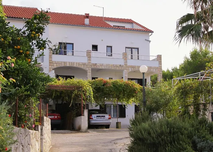 Apartments With A Parking Space Jelsa, Hvar - 5703